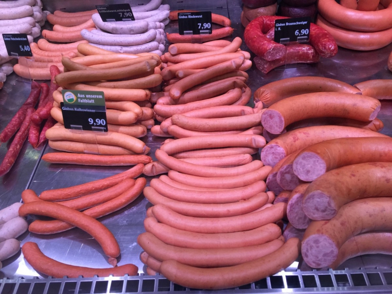 charcuterie-MOUANS SARTOUX-min_sausages_meat_butchery-1069321